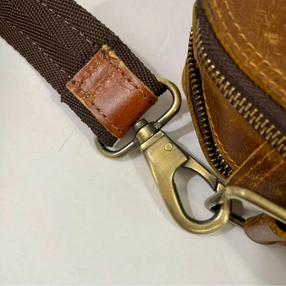 Jack & Chris Mens or Women’s Brown Leather Crossbody Bag with Multiple Pockets - Picture 7 of 15